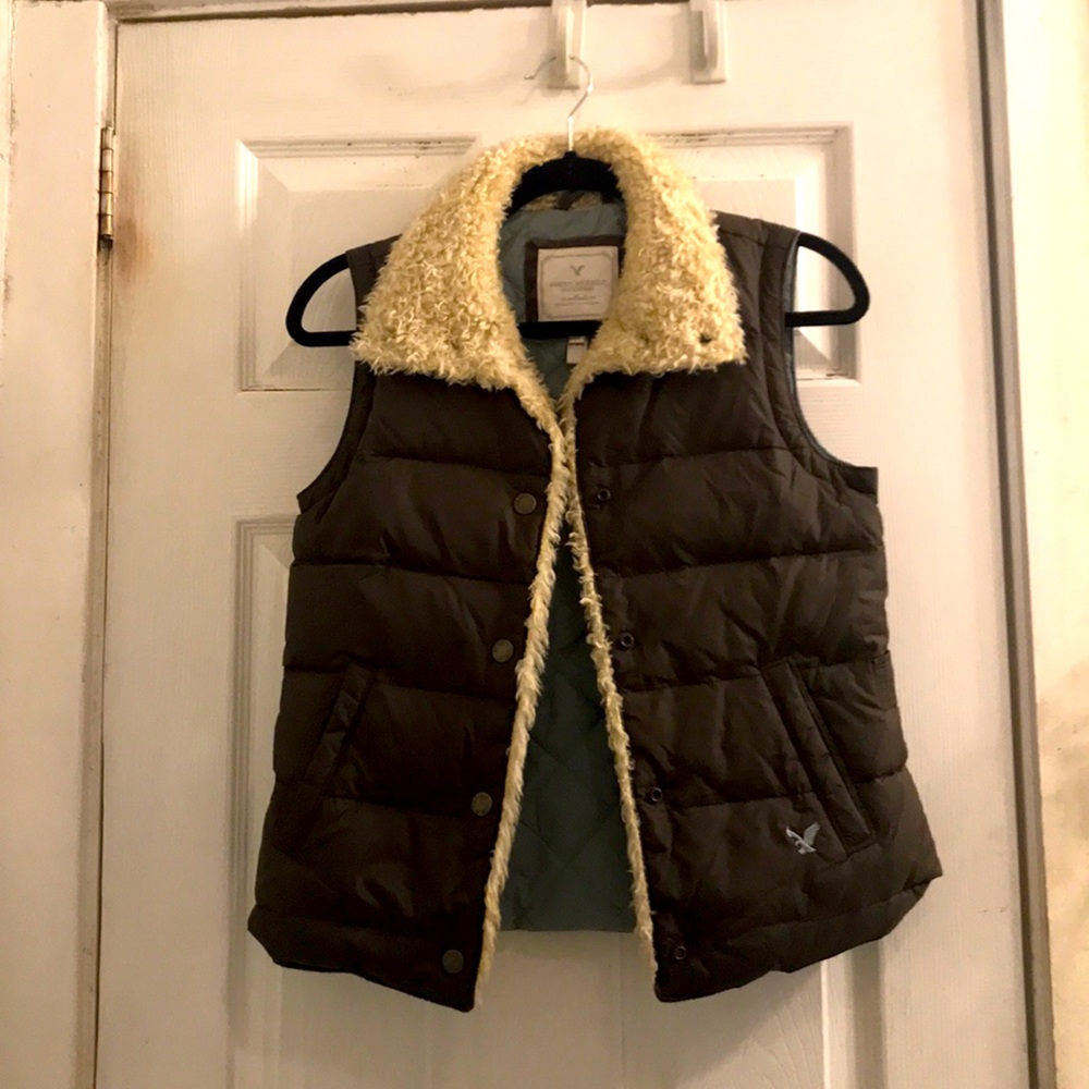 American Eagle Puffer Vest